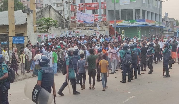 কালশীতে পুলিশের সঙ্গে অটোচালকদের ধাওয়া-পাল্টা ধাওয়া