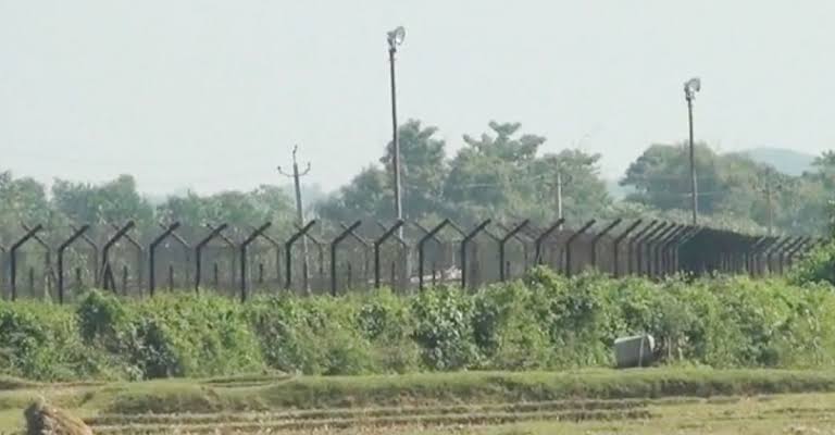 রৌমারী সীমান্তে ককটেল বিস্ফোরন, যুবককে ধরে নিয়ে গেল ভারতীয় বিএসএফ