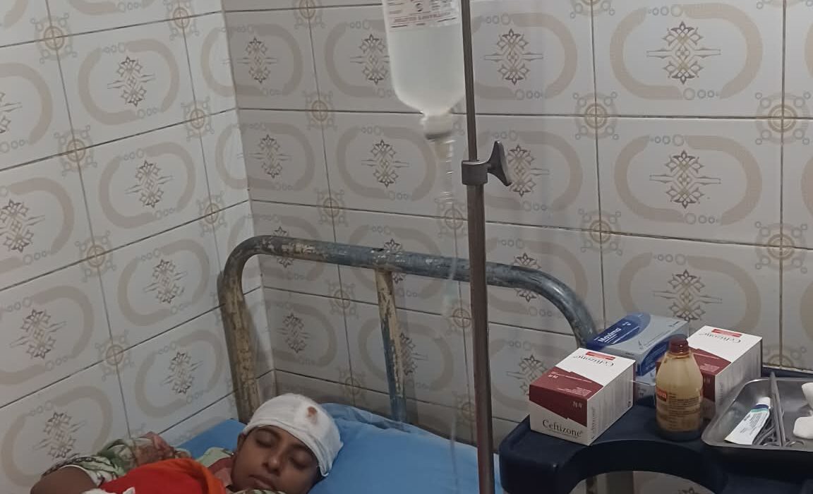 ধর্মীয় উসকানিতে বিউটি পার্লার তছনছ, মালিক রক্তাক্ত , মামলা নিতে পুলিশের অনীহা ।