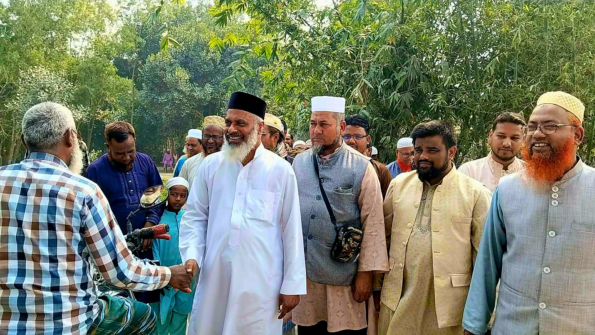 নানান প্রতিশ্র“তিতে চর আর বীর ভোটারদের শেষ মুহুর্তে মন জয়ে মরিয়া প্রার্থীরা : বিএনপি-জামায়াত হাড্ডাহাড্ডি আভাস