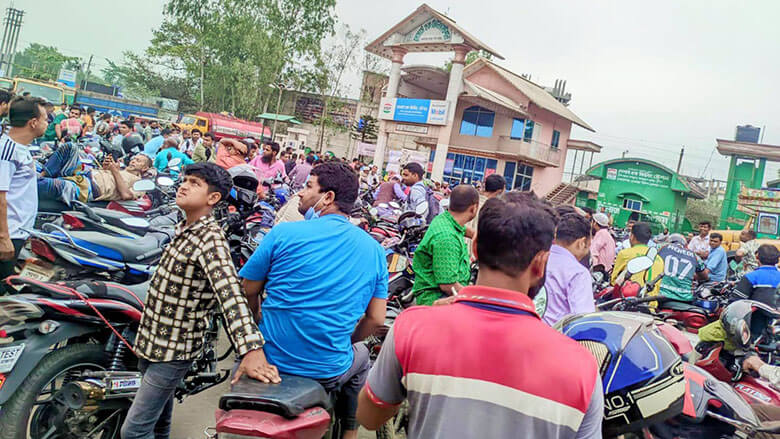 শেরপুরে পাম্পে তেল সংকট, অরাজকতা বাড়ছে