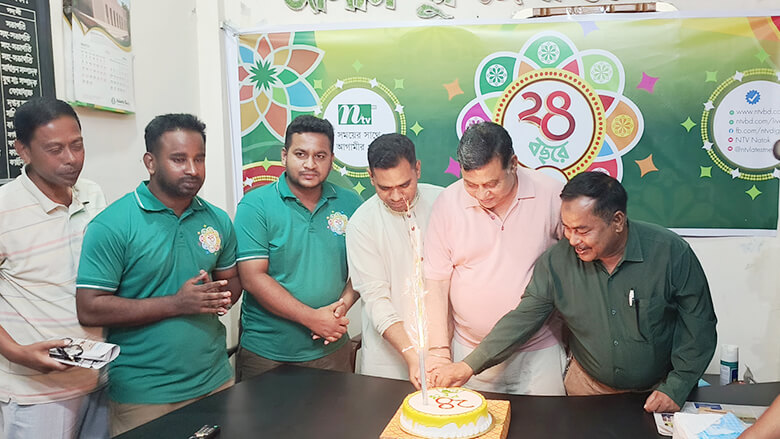 জামালপুরে এনটিভির ২৪ বছরে পদার্পণ উপলক্ষ্যে আলোচনা ও কেককাটা