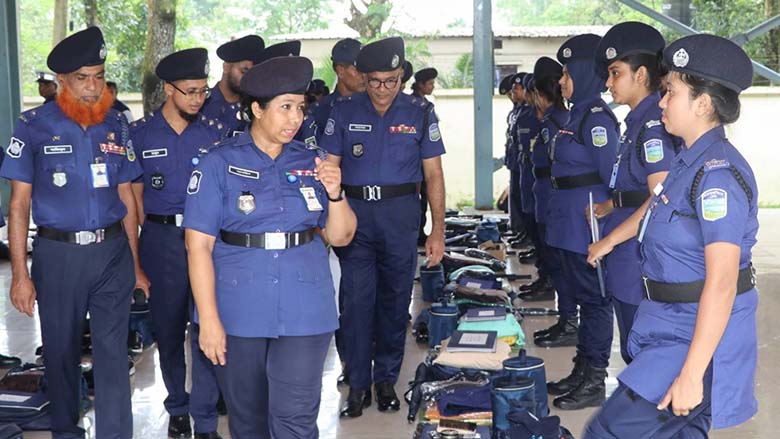 শেরপুর জেলার পুলিশ সদস্যদের মাসিক কিট প্যারেড – দৈনিক আজকের জামালপুর শেরপুর জেলার পুলিশ সদস্যদের মাসিক কিট প্যারেড – দৈনিক আজকের জামালপুর