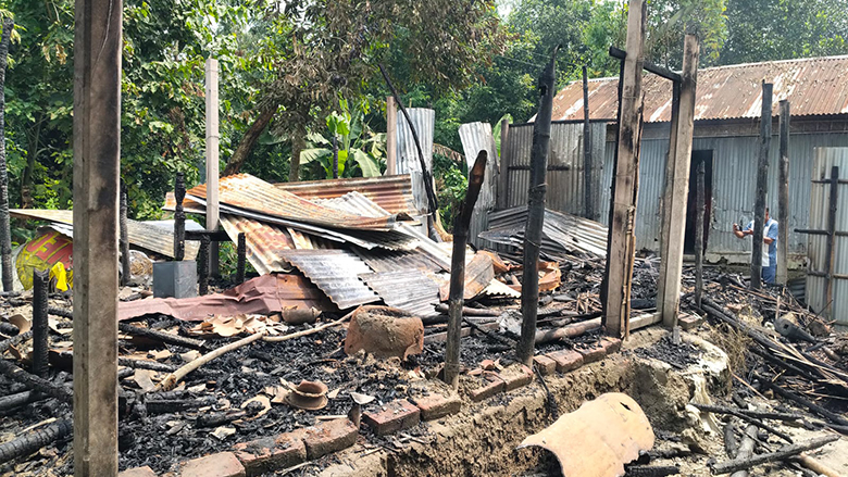 বকশীগঞ্জে গভীর রাতে বৃদ্ধার বসত ঘর পুড়িয়ে দিয়েছে দুর্বৃত্তরা